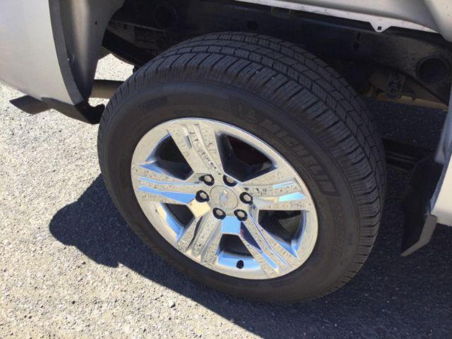 2017 Silver Ice Metallic /GRAY CLOTH Chevrolet Silverado 1500 Custom Double Cab 4WD (1GCVKPEC8HZ) with an 5.3L V8 OHV 16V engine, 6-Speed Automatic transmission, located at 1801 Main Street, Lewiston, 83501, (208) 743-9371, 46.417065, -117.004799 - Photo#14