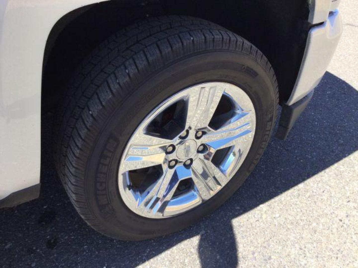 2017 Silver Ice Metallic /GRAY CLOTH Chevrolet Silverado 1500 Custom Double Cab 4WD (1GCVKPEC8HZ) with an 5.3L V8 OHV 16V engine, 6-Speed Automatic transmission, located at 1801 Main Street, Lewiston, 83501, (208) 743-9371, 46.417065, -117.004799 - Photo#15