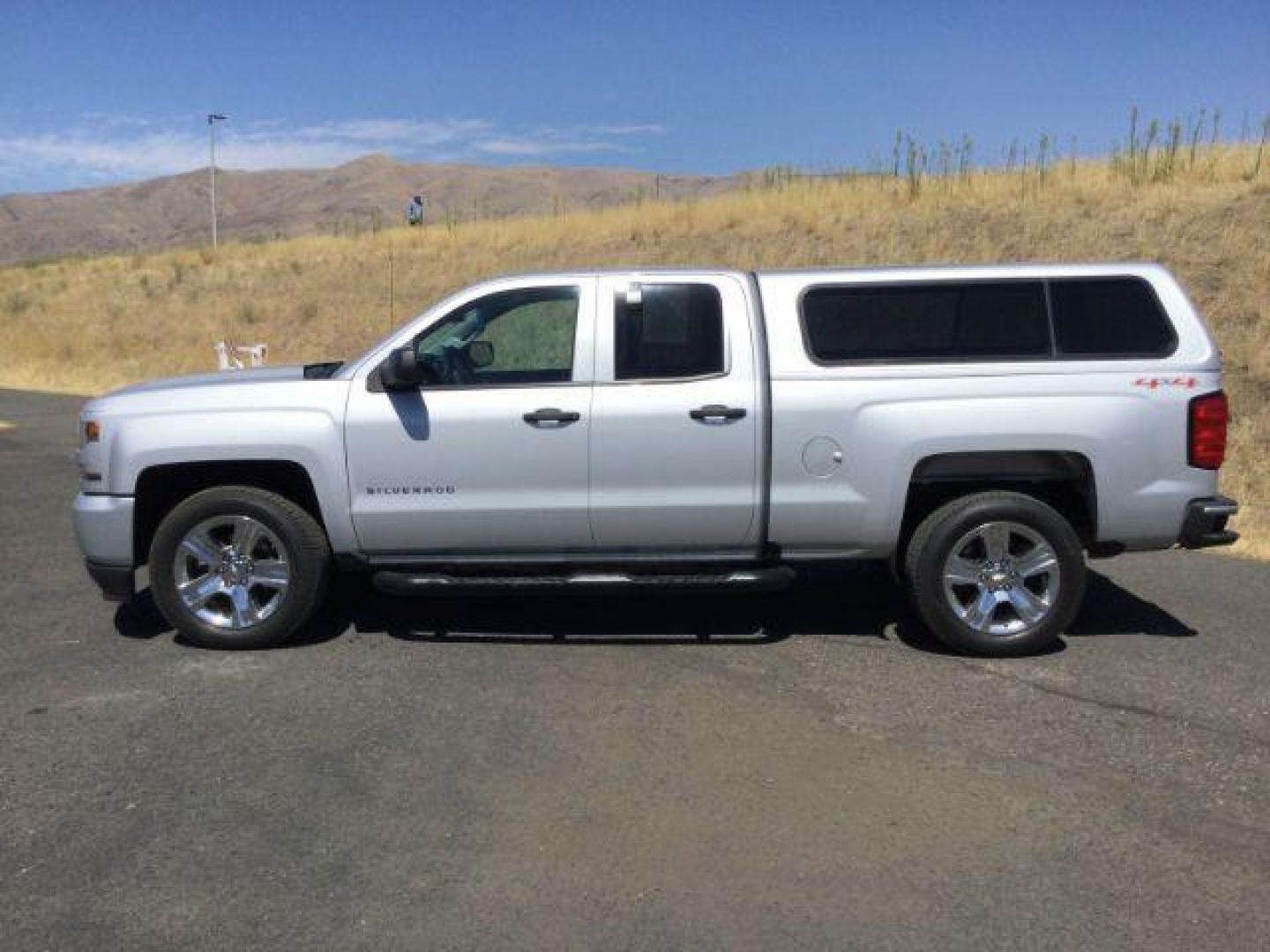 2017 Silver Ice Metallic /GRAY CLOTH Chevrolet Silverado 1500 Custom Double Cab 4WD (1GCVKPEC8HZ) with an 5.3L V8 OHV 16V engine, 6-Speed Automatic transmission, located at 1801 Main Street, Lewiston, 83501, (208) 743-9371, 46.417065, -117.004799 - Photo#1