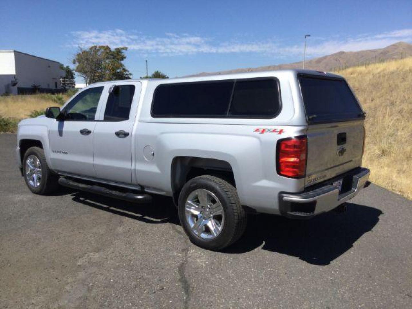 2017 Silver Ice Metallic /GRAY CLOTH Chevrolet Silverado 1500 Custom Double Cab 4WD (1GCVKPEC8HZ) with an 5.3L V8 OHV 16V engine, 6-Speed Automatic transmission, located at 1801 Main Street, Lewiston, 83501, (208) 743-9371, 46.417065, -117.004799 - Photo#2