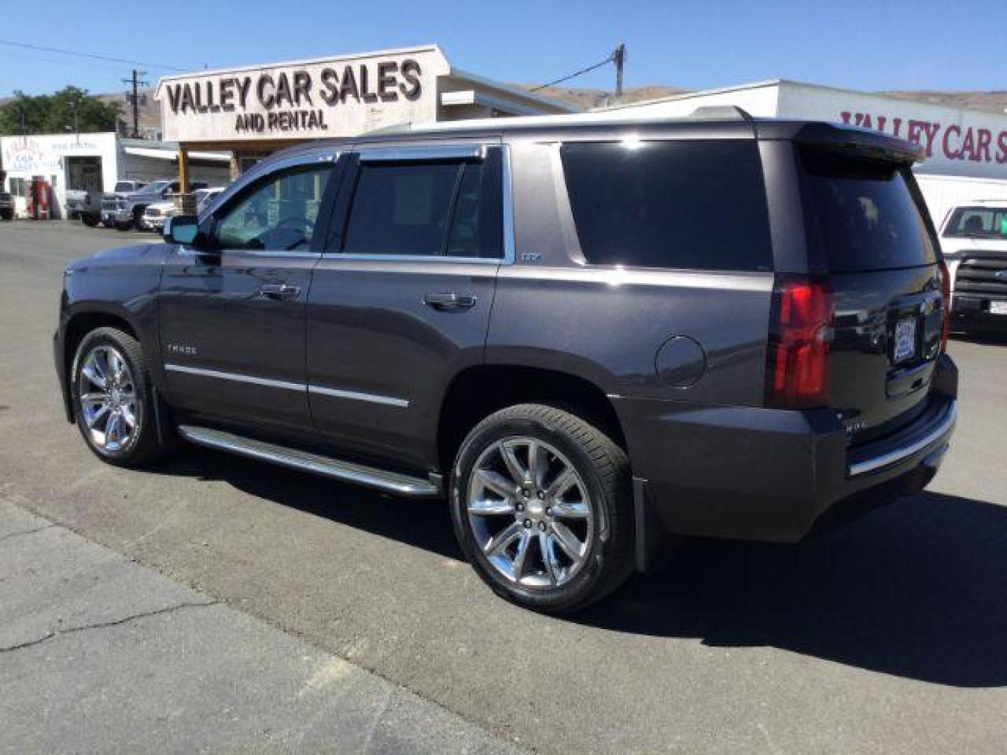 2015 GRAY /Medium Brown Leather Chevrolet Tahoe LTZ 4WD (1GNSKCKC8FR) with an 5.3L V8 OHV 16V engine, 6-Speed Automatic transmission, located at 1801 Main Street, Lewiston, 83501, (208) 743-9371, 46.417065, -117.004799 - Photo#2