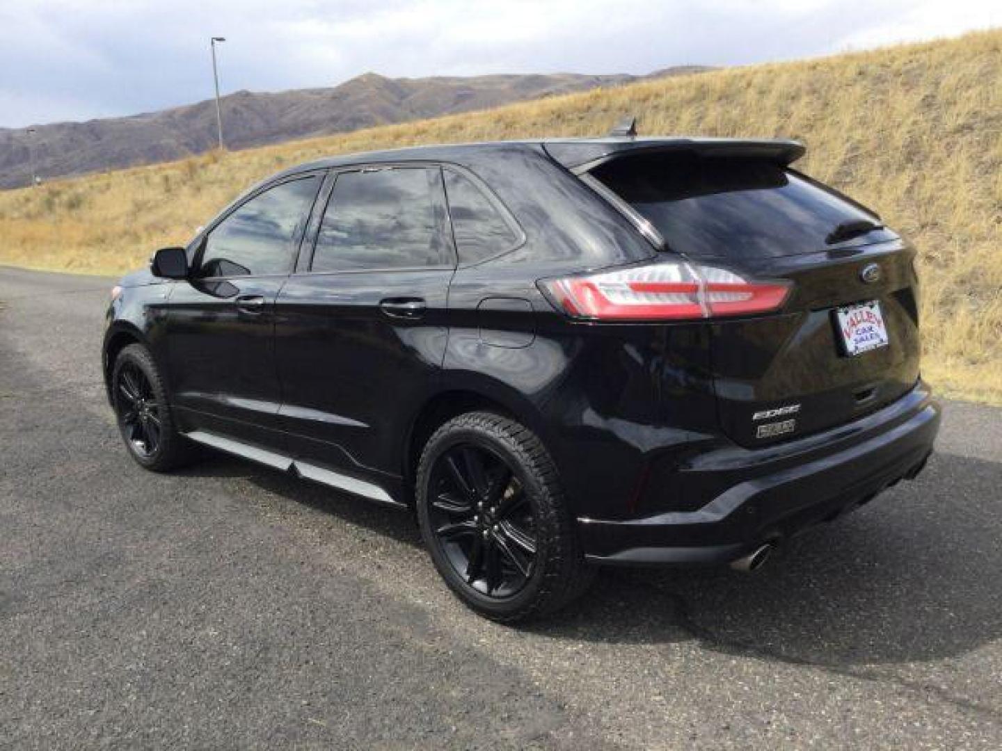 2020 Agate Black /Ebony, Activex Leather Ford Edge ST Line AWD (2FMPK4J92LB) with an 2.0L L4 DOHC 16V engine, 8-Speed Automatic transmission, located at 1801 Main Street, Lewiston, 83501, (208) 743-9371, 46.417065, -117.004799 - Photo#2