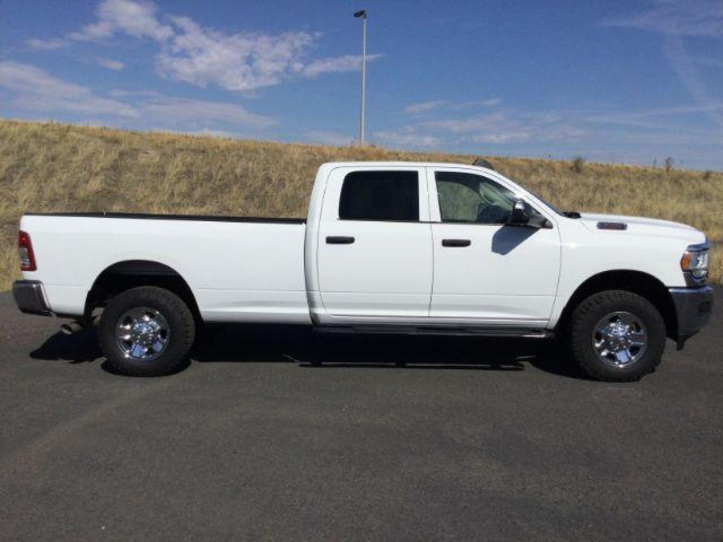 2019 Bright White Clear Coat /Black, cloth RAM 3500 Tradesman Crew Cab 4WD (3C63R3GL3KG) with an 6.7L L6 OHV 24V TURBO DIESEL engine, 6-Speed Automatic transmission, located at 1801 Main Street, Lewiston, 83501, (208) 743-9371, 46.417065, -117.004799 - Photo#11