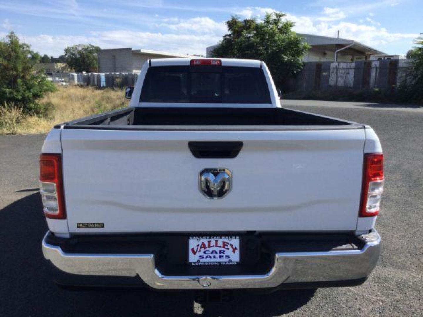 2019 Bright White Clear Coat /Black, cloth RAM 3500 Tradesman Crew Cab 4WD (3C63R3GL3KG) with an 6.7L L6 OHV 24V TURBO DIESEL engine, 6-Speed Automatic transmission, located at 1801 Main Street, Lewiston, 83501, (208) 743-9371, 46.417065, -117.004799 - Photo#13