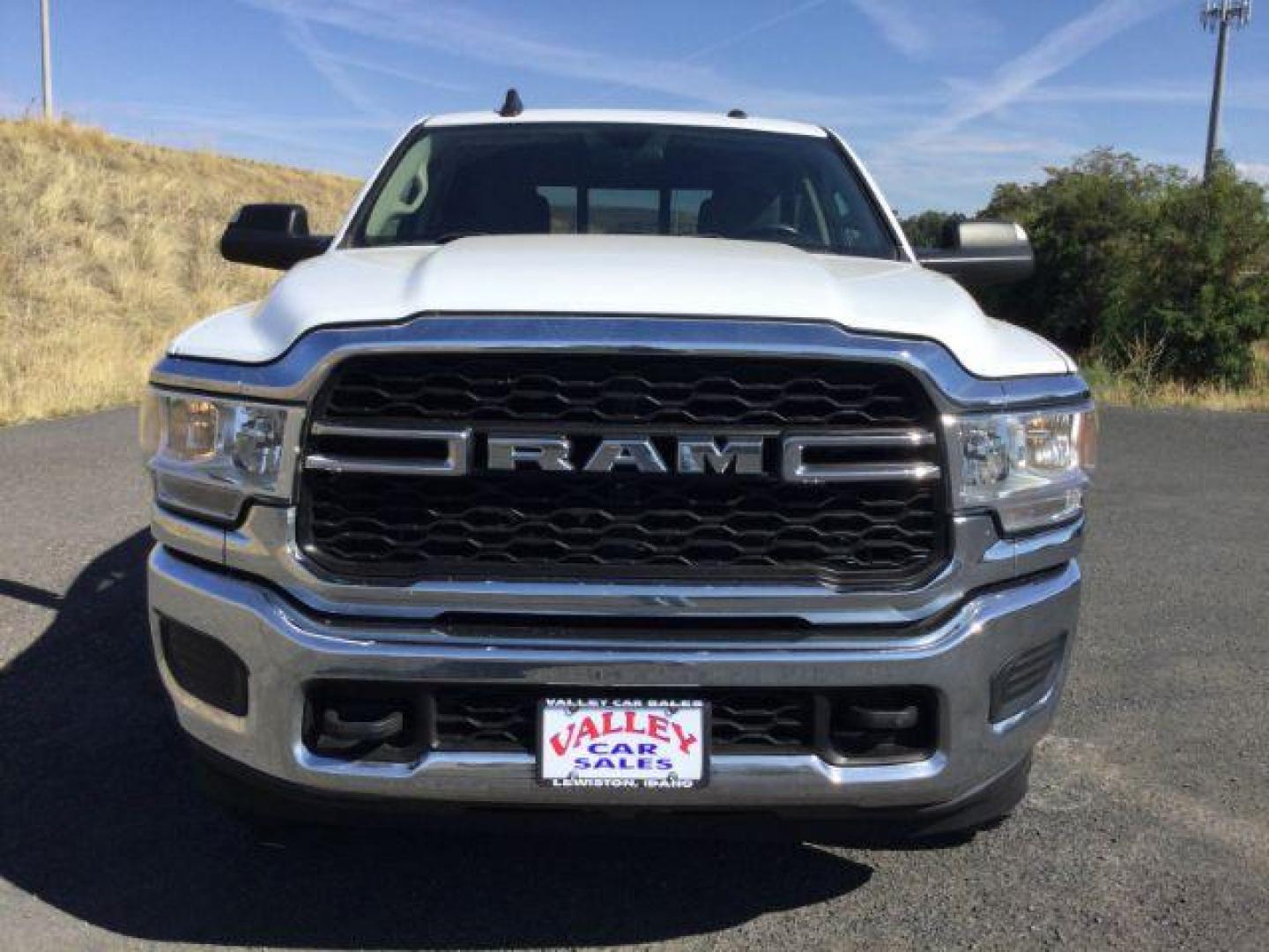 2019 Bright White Clear Coat /Black, cloth RAM 3500 Tradesman Crew Cab 4WD (3C63R3GL3KG) with an 6.7L L6 OHV 24V TURBO DIESEL engine, 6-Speed Automatic transmission, located at 1801 Main Street, Lewiston, 83501, (208) 743-9371, 46.417065, -117.004799 - Photo#18