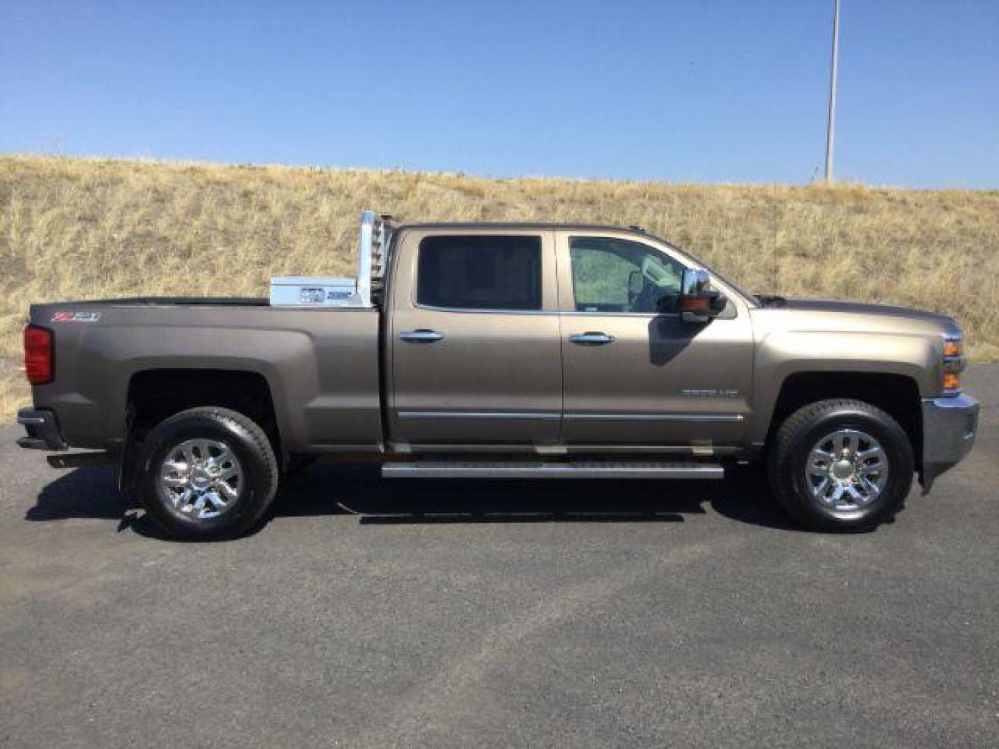 2015 Brownstone Metallic /Cocoa/Dune Chevrolet Silverado 3500HD LTZ Crew Cab 4WD (1GC1K0EG6FF) with an 6.0L V8 OHV 16V FFV engine, 6-Speed Automatic transmission, located at 1801 Main Street, Lewiston, 83501, (208) 743-9371, 46.417065, -117.004799 - Photo#8