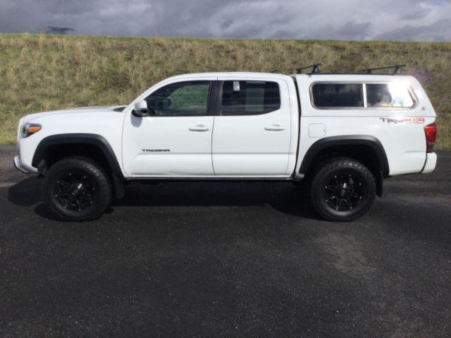 2017 Super White /Cement Gray, cloth Toyota Tacoma TRD-OFFROAD (5TFCZ5ANXHX) with an 3.5L V6 DOHC 24V engine, 6-Speed Automatic transmission, located at 1801 Main Street, Lewiston, 83501, (208) 743-9371, 46.417065, -117.004799 - Photo#1