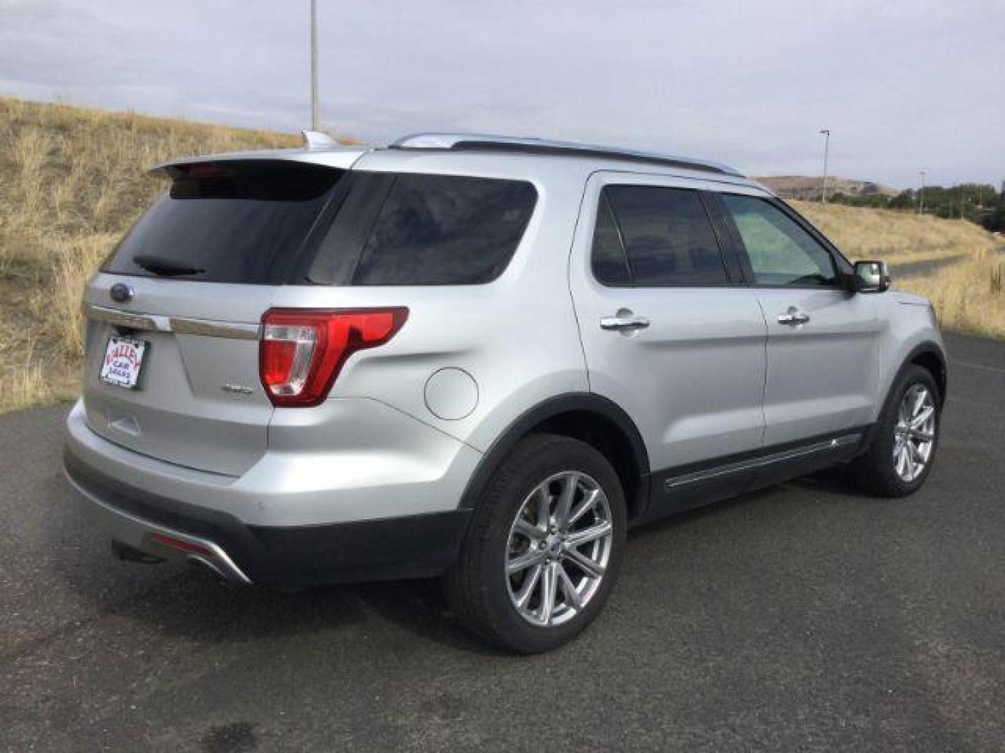 2016 Ingot Silver /Ebony Black, premium leather Ford Explorer Limited 4WD (1FM5K8F81GG) with an 3.5L V6 DOHC 24V engine, 6-Speed Automatic transmission, located at 1801 Main Street, Lewiston, 83501, (208) 743-9371, 46.417065, -117.004799 - Photo#12