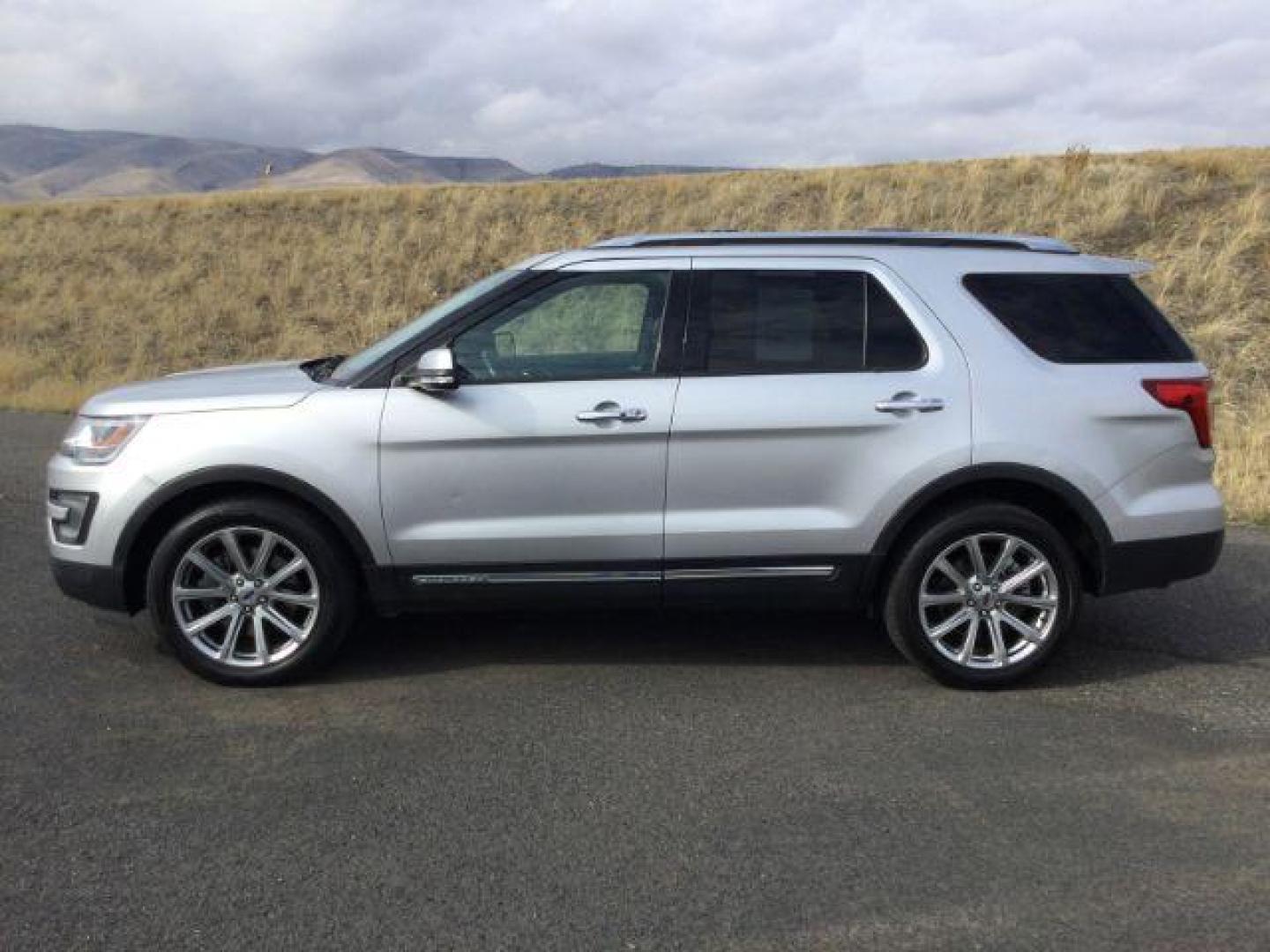 2016 Ingot Silver /Ebony Black, premium leather Ford Explorer Limited 4WD (1FM5K8F81GG) with an 3.5L V6 DOHC 24V engine, 6-Speed Automatic transmission, located at 1801 Main Street, Lewiston, 83501, (208) 743-9371, 46.417065, -117.004799 - Photo#1