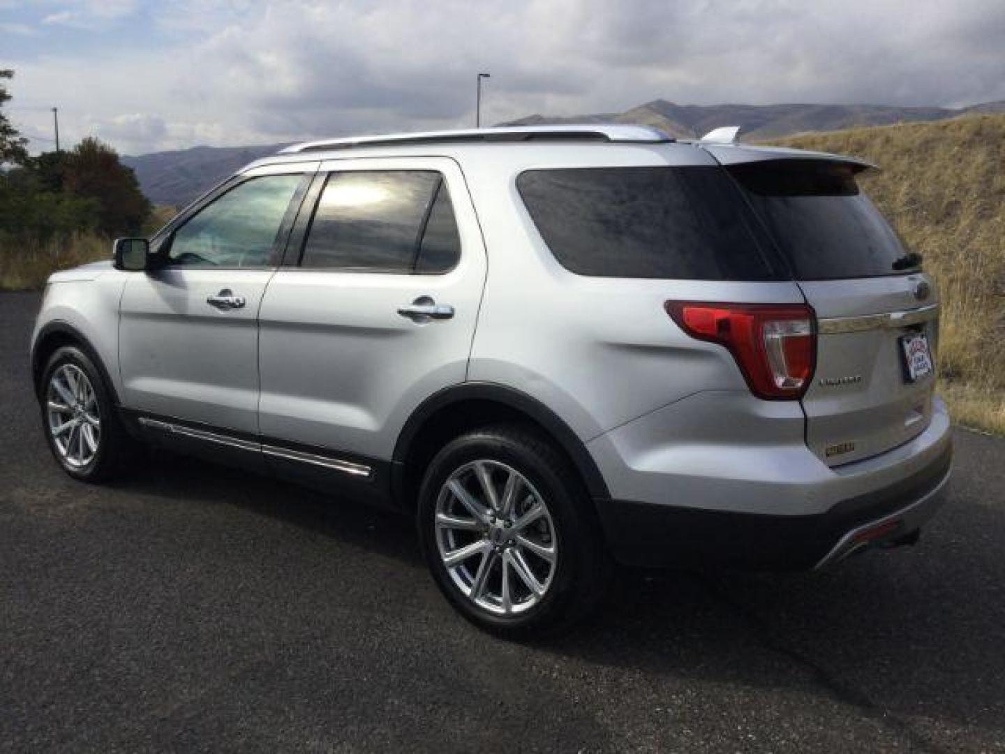 2016 Ingot Silver /Ebony Black, premium leather Ford Explorer Limited 4WD (1FM5K8F81GG) with an 3.5L V6 DOHC 24V engine, 6-Speed Automatic transmission, located at 1801 Main Street, Lewiston, 83501, (208) 743-9371, 46.417065, -117.004799 - Photo#2