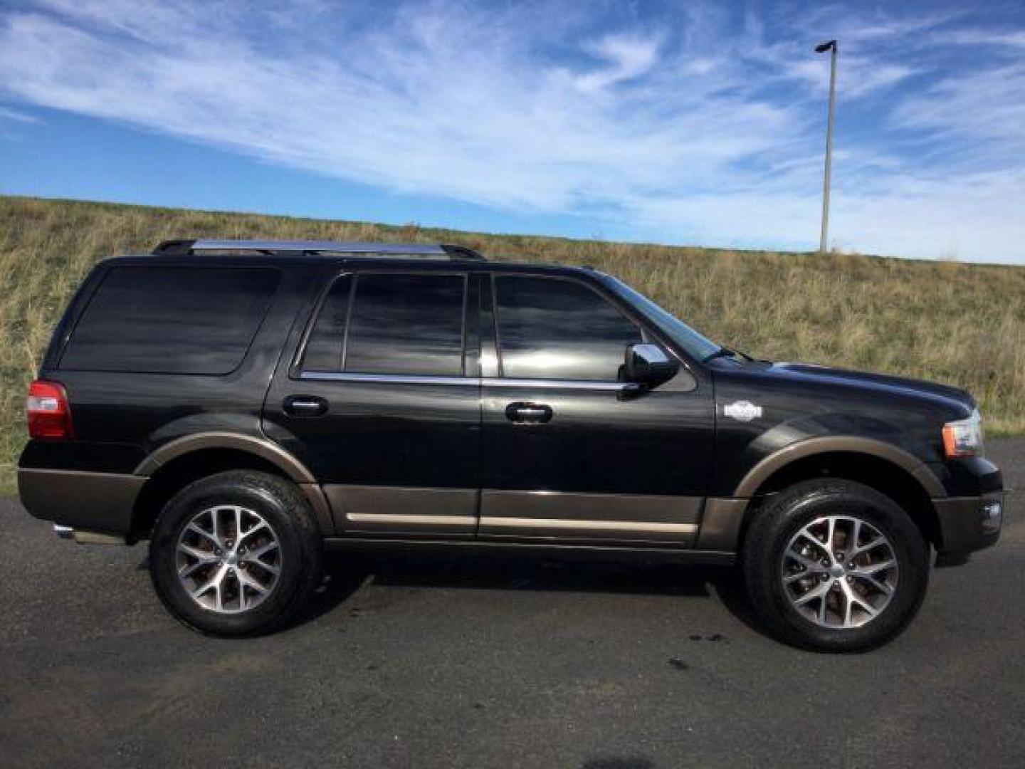 2015 Tuxedo Black Metallic /Mesa w/Ebony Ford Expedition King Ranch 4WD (1FMJU1JT5FE) with an 3.5L V6 DOHC 24V FFV engine, 6-Speed Automatic transmission, located at 1801 Main Street, Lewiston, 83501, (208) 743-9371, 46.417065, -117.004799 - Photo#16