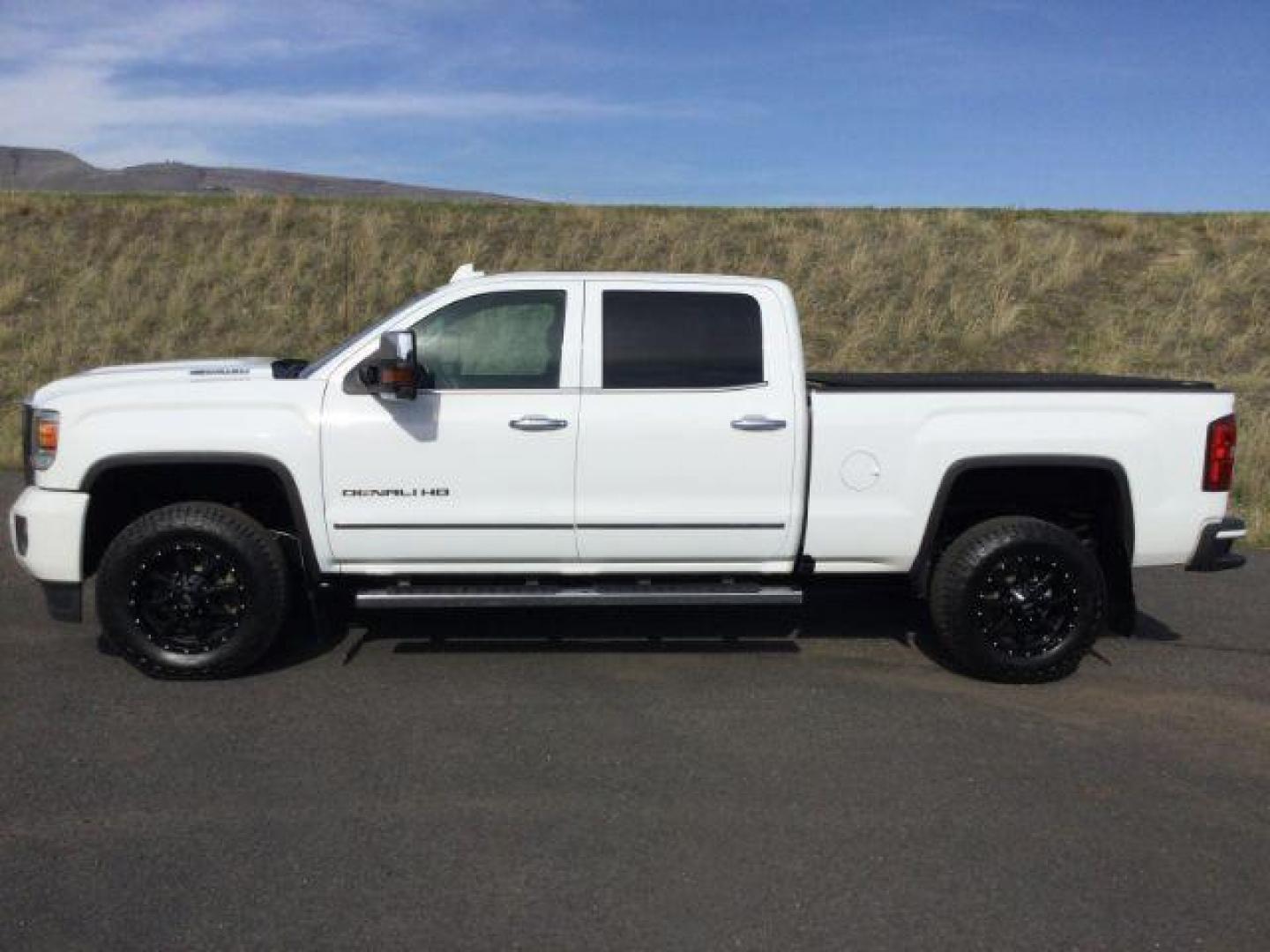 2017 Summit White /Jet Black, leather GMC Sierra 3500HD Denali Crew Cab 4WD (1GT42YEY6HF) with an 6.6L V8 OHV 16 DIESEL engine, 6-Speed Automatic transmission, located at 1801 Main Street, Lewiston, 83501, (208) 743-9371, 46.417065, -117.004799 - Photo#1