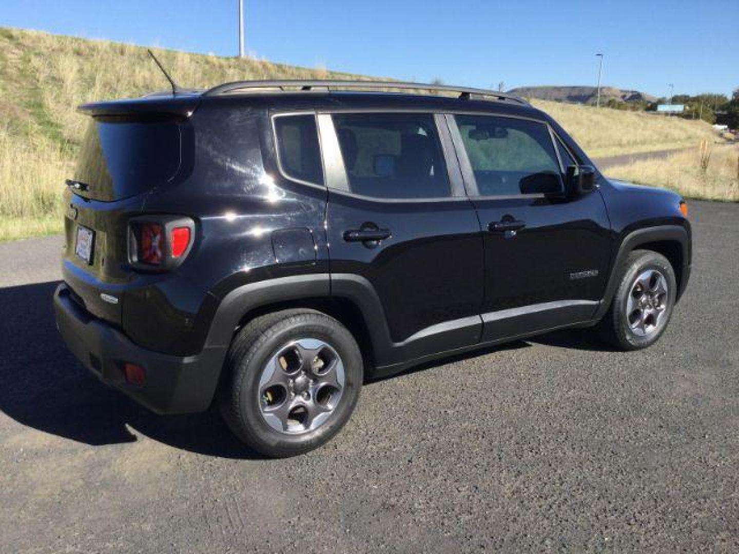 2016 Black /Black, cloth Jeep Renegade Latitude FWD (ZACCJABW8GP) with an 1.4L L4 DOHC 16V TURBO engine, 6-Speed Manual transmission, located at 1801 Main Street, Lewiston, 83501, (208) 743-9371, 46.417065, -117.004799 - Photo#17