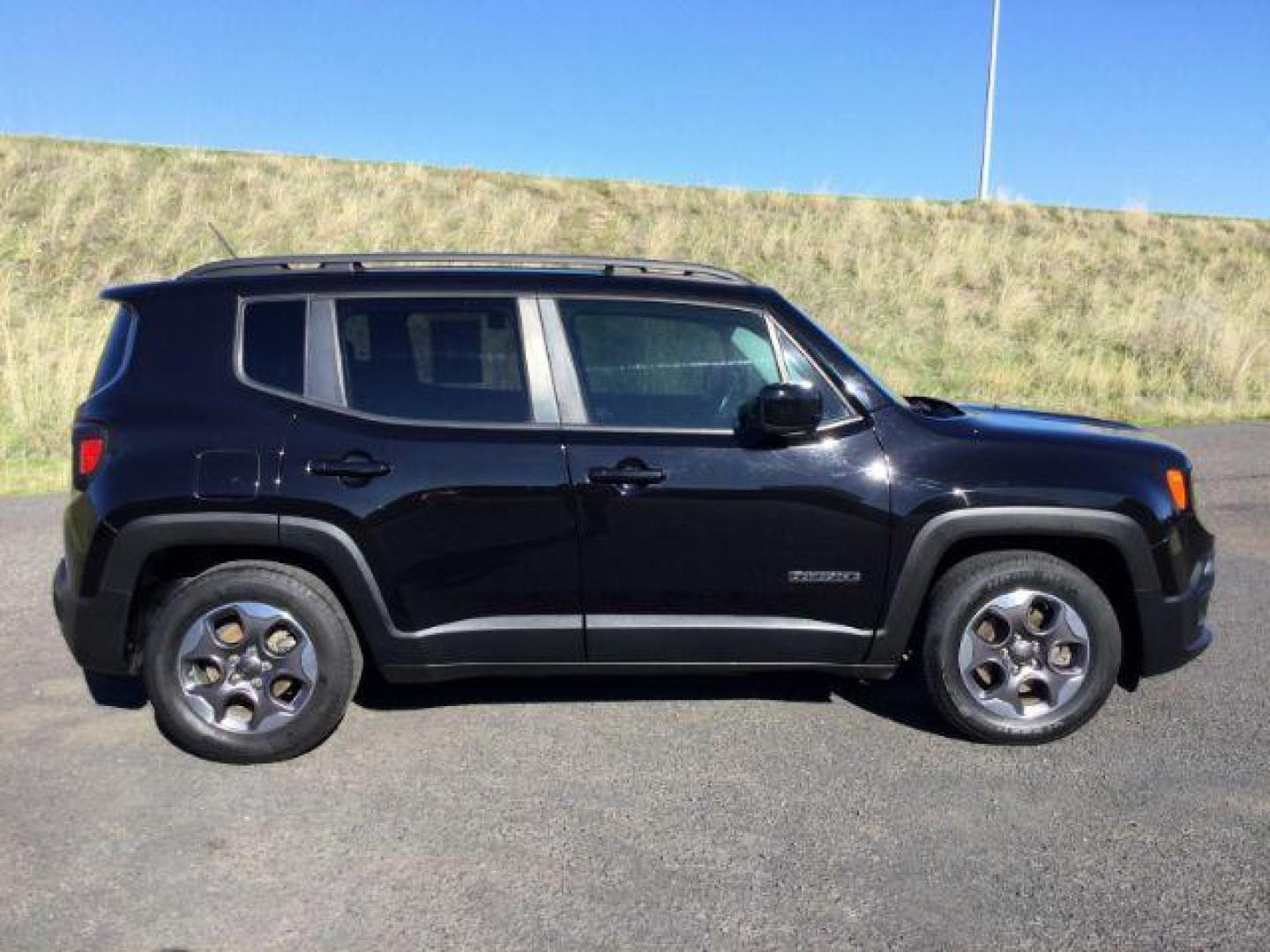 2016 Black /Black, cloth Jeep Renegade Latitude FWD (ZACCJABW8GP) with an 1.4L L4 DOHC 16V TURBO engine, 6-Speed Manual transmission, located at 1801 Main Street, Lewiston, 83501, (208) 743-9371, 46.417065, -117.004799 - Photo#18