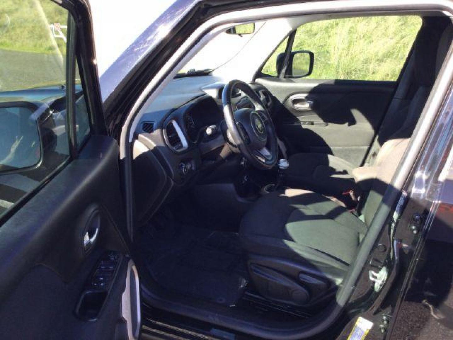 2016 Black /Black, cloth Jeep Renegade Latitude FWD (ZACCJABW8GP) with an 1.4L L4 DOHC 16V TURBO engine, 6-Speed Manual transmission, located at 1801 Main Street, Lewiston, 83501, (208) 743-9371, 46.417065, -117.004799 - Photo#3