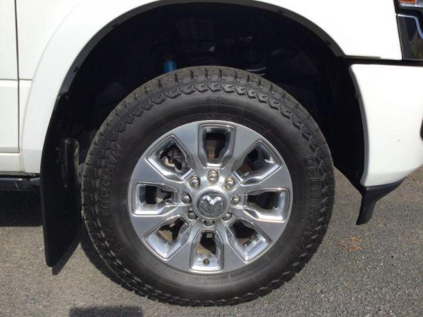 2019 Bright White Clear Coat /Black, premium leather RAM 2500 Limited Crew Cab SWB 4WD (3C6UR5SL2KG) with an 6.7L L6 OHV 24V TURBO DIESEL engine, 6-Speed Automatic transmission, located at 1801 Main Street, Lewiston, 83501, (208) 743-9371, 46.417065, -117.004799 - Photo#23