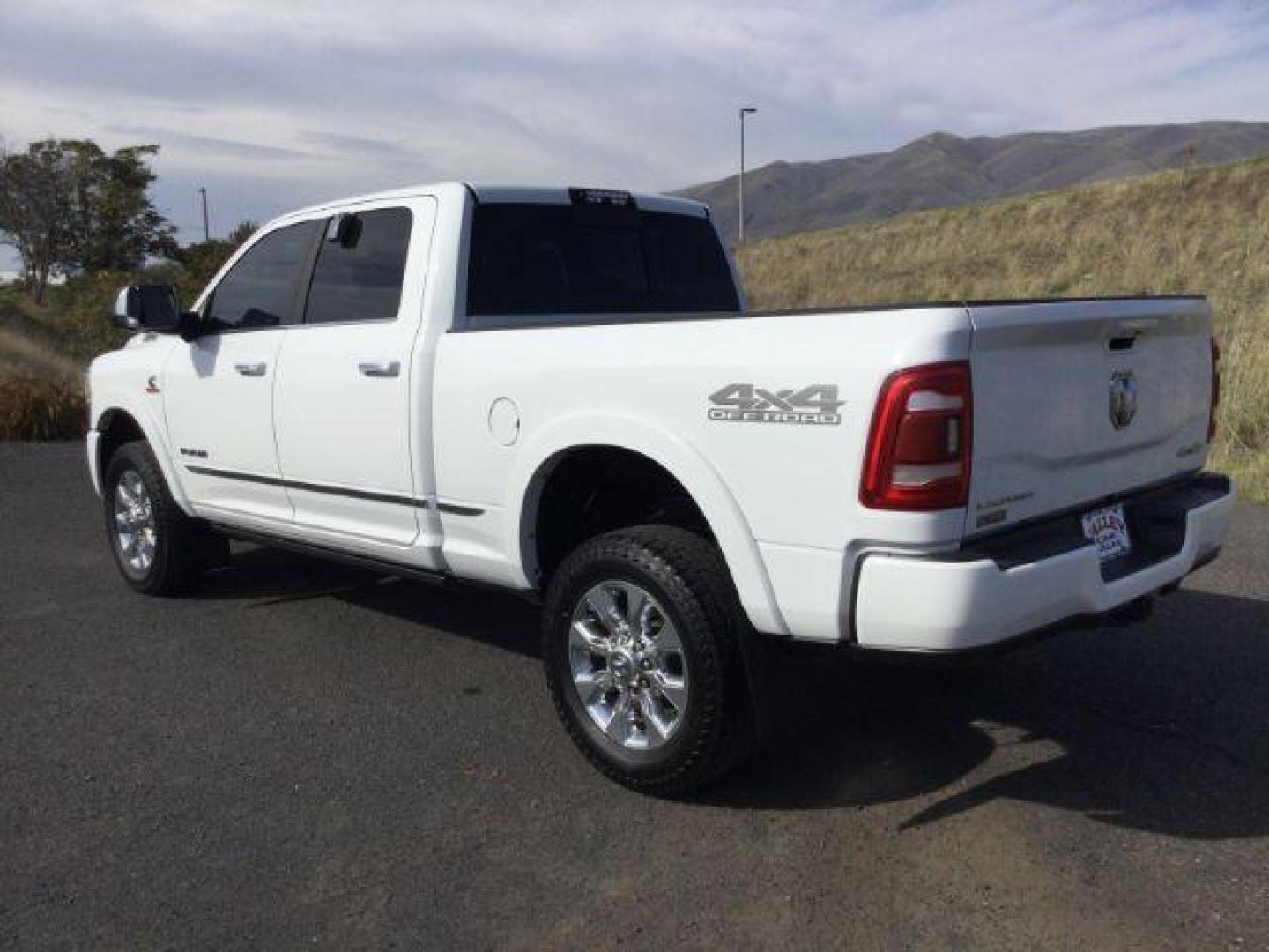 2019 Bright White Clear Coat /Black, premium leather RAM 2500 Limited Crew Cab SWB 4WD (3C6UR5SL2KG) with an 6.7L L6 OHV 24V TURBO DIESEL engine, 6-Speed Automatic transmission, located at 1801 Main Street, Lewiston, 83501, (208) 743-9371, 46.417065, -117.004799 - Photo#5