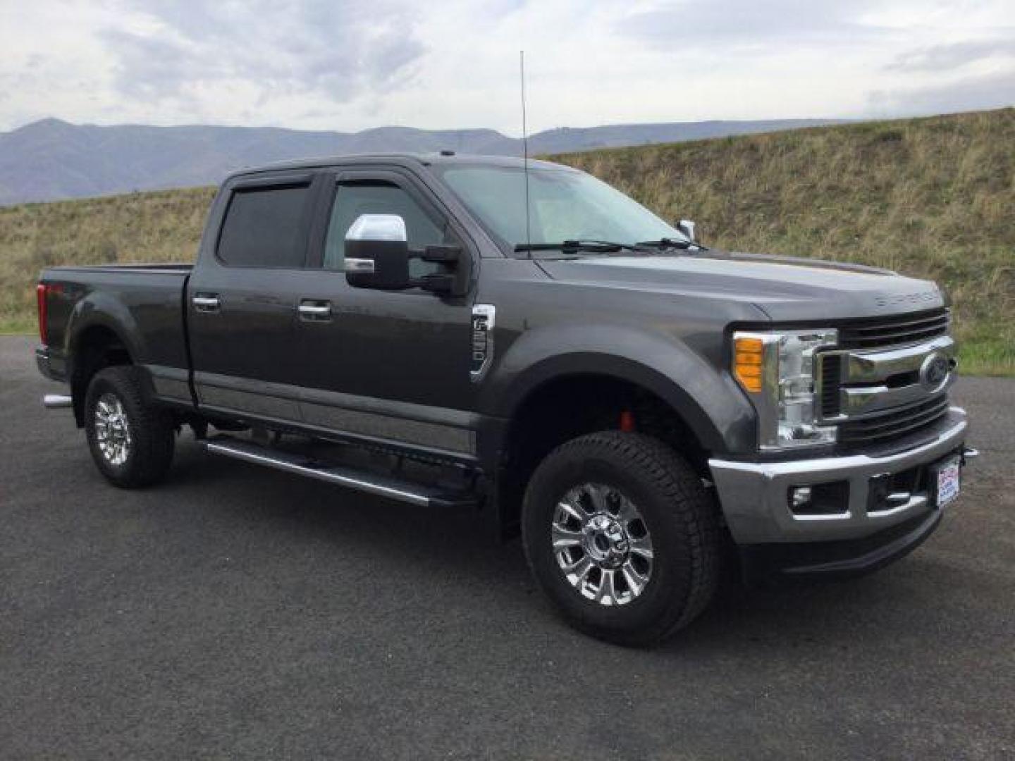 2017 Magnetic Metallic /GRAY CLOTH Ford F-250 SD XLT Crew Cab 4WD (1FT7W2B68HE) with an 6.2L V8 OHV 16V engine, 6-Speed Automatic transmission, located at 1801 Main Street, Lewiston, 83501, (208) 743-9371, 46.417065, -117.004799 - Photo#13