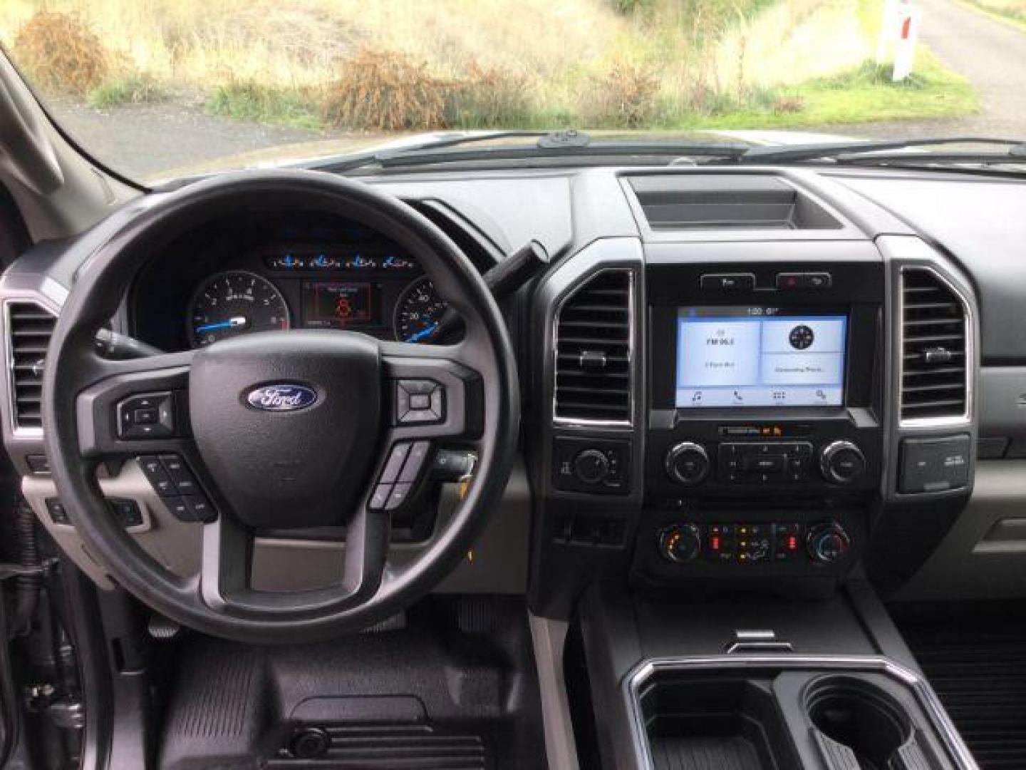 2017 Magnetic Metallic /GRAY CLOTH Ford F-250 SD XLT Crew Cab 4WD (1FT7W2B68HE) with an 6.2L V8 OHV 16V engine, 6-Speed Automatic transmission, located at 1801 Main Street, Lewiston, 83501, (208) 743-9371, 46.417065, -117.004799 - Photo#6