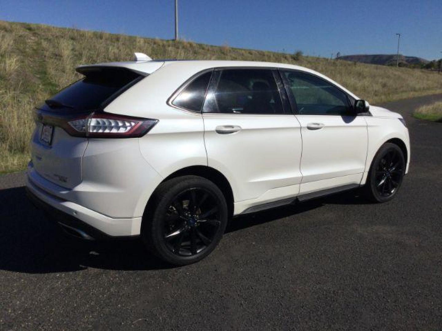 2015 White Platinum Tri-Coat Metallic /black leather Ford Edge Sport AWD (2FMTK4AP1FB) with an 2.7L V6 DOCH 24V engine, 6-Speed Automatic transmission, located at 1801 Main Street, Lewiston, 83501, (208) 743-9371, 46.417065, -117.004799 - Photo#17