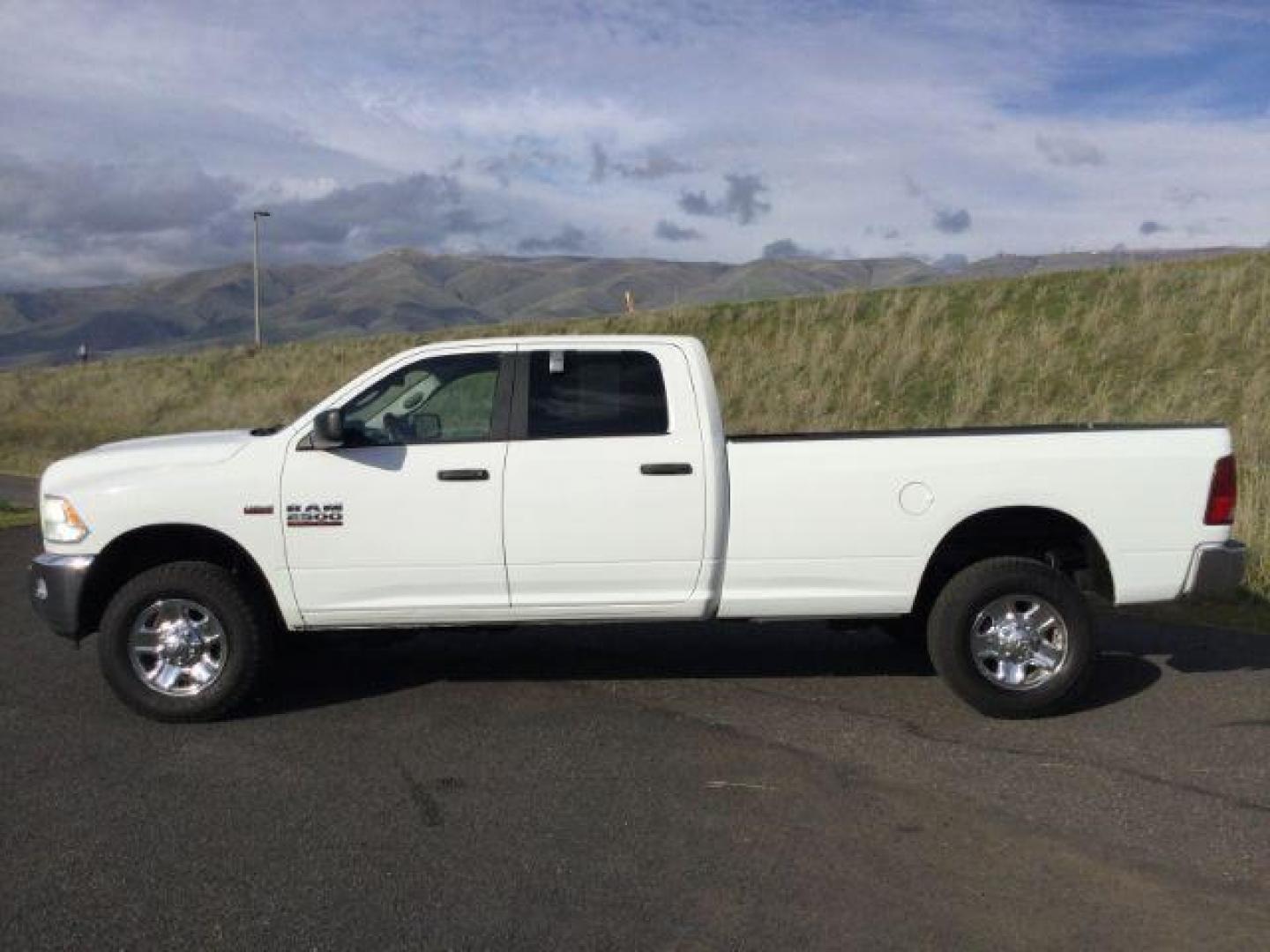 2017 Bright White Clear Coat /Brown Cloth RAM 2500 SLT Crew Cab LWB 4WD (3C6TR5JT7HG) with an 5.7L V8 OHV 16V engine, 6-Speed Automatic transmission, located at 1801 Main Street, Lewiston, 83501, (208) 743-9371, 46.417065, -117.004799 - Photo#1