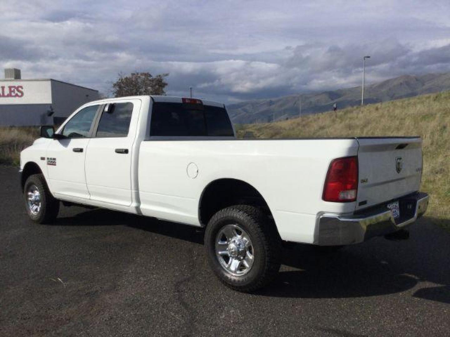 2017 Bright White Clear Coat /Brown Cloth RAM 2500 SLT Crew Cab LWB 4WD (3C6TR5JT7HG) with an 5.7L V8 OHV 16V engine, 6-Speed Automatic transmission, located at 1801 Main Street, Lewiston, 83501, (208) 743-9371, 46.417065, -117.004799 - Photo#2