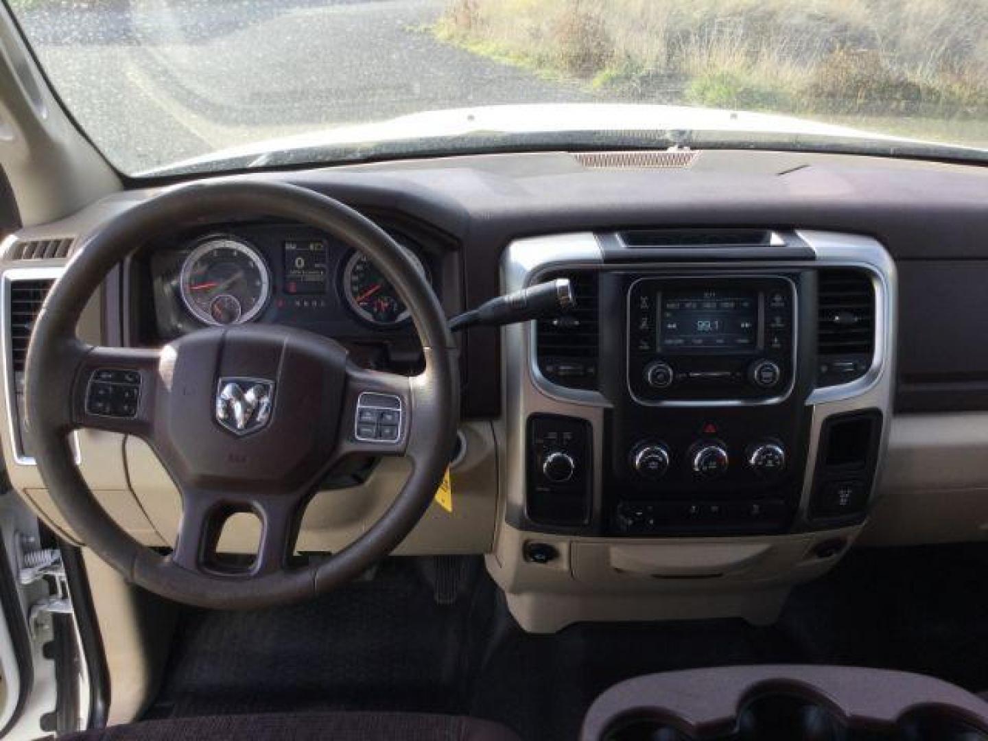 2017 Bright White Clear Coat /Brown Cloth RAM 2500 SLT Crew Cab LWB 4WD (3C6TR5JT7HG) with an 5.7L V8 OHV 16V engine, 6-Speed Automatic transmission, located at 1801 Main Street, Lewiston, 83501, (208) 743-9371, 46.417065, -117.004799 - Photo#5