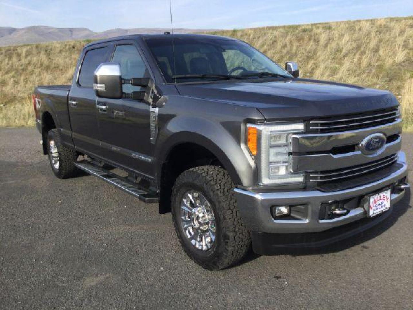 2017 Magnetic Metallic /BLACK LEATHER Ford F-250 SD Lariat Crew Cab 4WD (1FT7W2BT8HE) with an 6.7L V8 OHV 16V DIESEL engine, 6-Speed Automatic transmission, located at 1801 Main Street, Lewiston, 83501, (208) 743-9371, 46.417065, -117.004799 - Photo#13