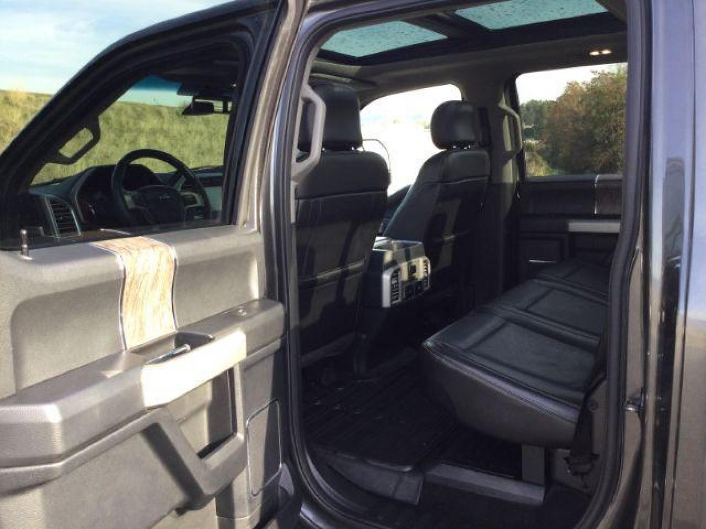 2017 Magnetic Metallic /BLACK LEATHER Ford F-250 SD Lariat Crew Cab 4WD (1FT7W2BT8HE) with an 6.7L V8 OHV 16V DIESEL engine, 6-Speed Automatic transmission, located at 1801 Main Street, Lewiston, 83501, (208) 743-9371, 46.417065, -117.004799 - Photo#5