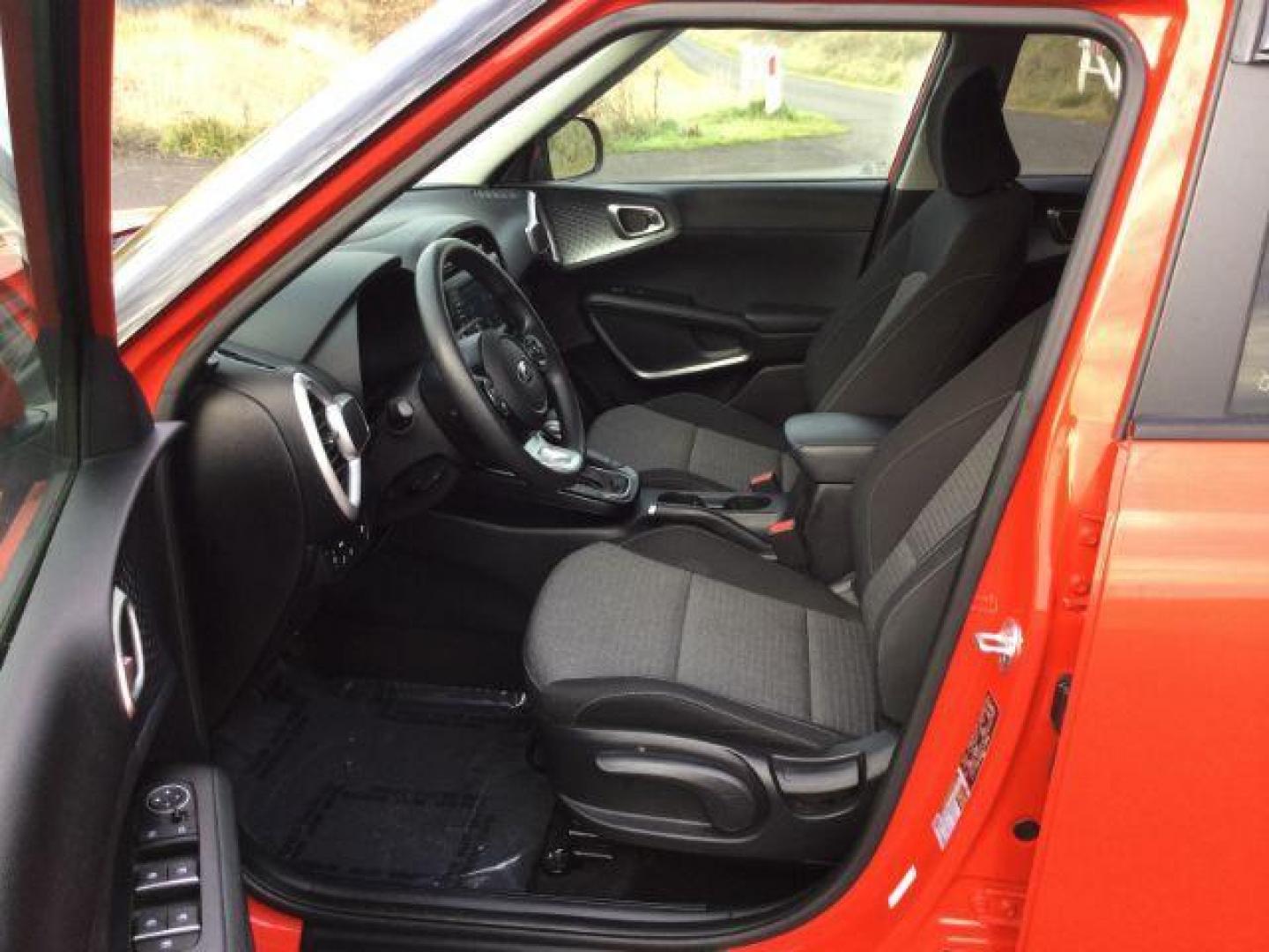 2020 Inferno Red /Black Woven Cloth, cloth Kia Soul S (KNDJ23AU1L7) with an 2.0L L4 DOHC 16V engine, Continuously Variable Transmission transmission, located at 1801 Main Street, Lewiston, 83501, (208) 743-9371, 46.417065, -117.004799 - Photo#10