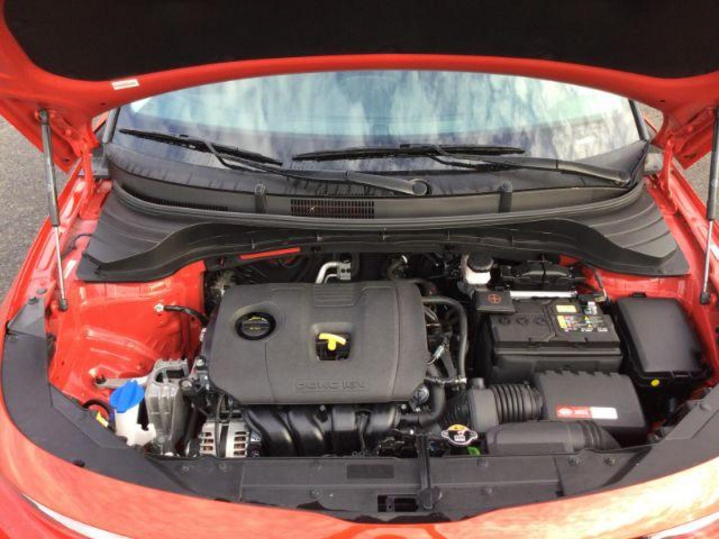 2020 Inferno Red /Black Woven Cloth, cloth Kia Soul S (KNDJ23AU1L7) with an 2.0L L4 DOHC 16V engine, Continuously Variable Transmission transmission, located at 1801 Main Street, Lewiston, 83501, (208) 743-9371, 46.417065, -117.004799 - Photo#17