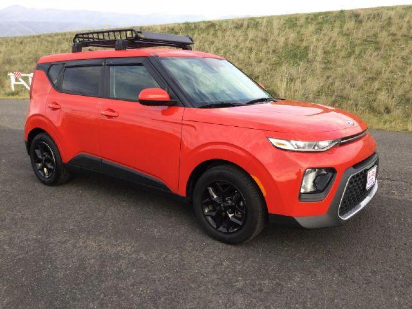 2020 Inferno Red /Black Woven Cloth, cloth Kia Soul S (KNDJ23AU1L7) with an 2.0L L4 DOHC 16V engine, Continuously Variable Transmission transmission, located at 1801 Main Street, Lewiston, 83501, (208) 743-9371, 46.417065, -117.004799 - Photo#20