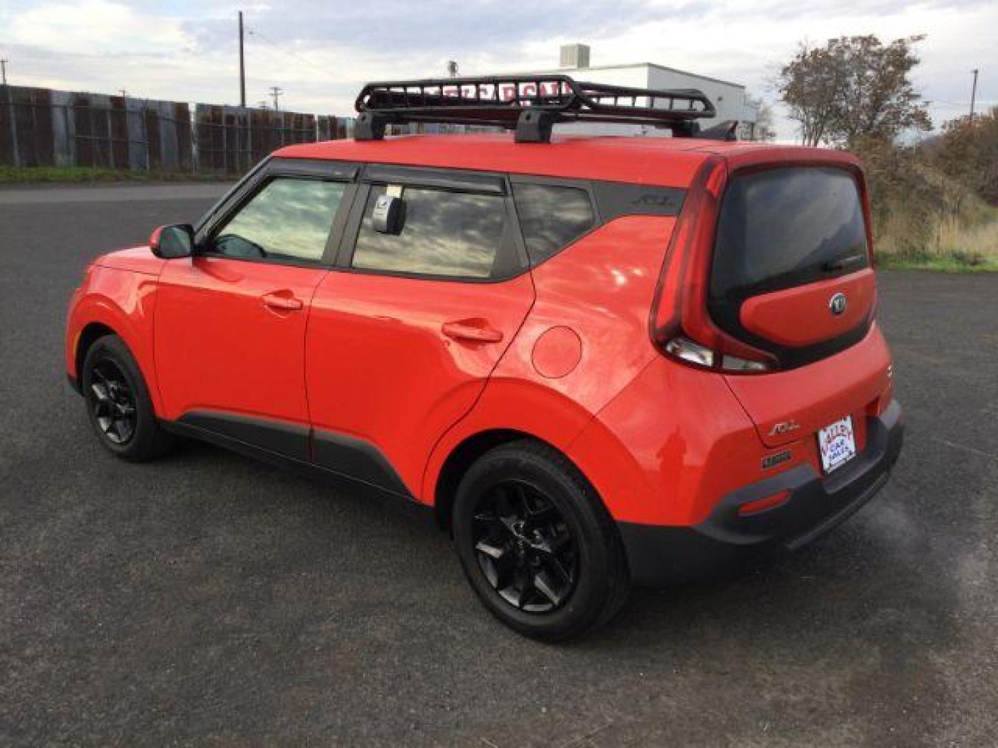 2020 Inferno Red /Black Woven Cloth, cloth Kia Soul S (KNDJ23AU1L7) with an 2.0L L4 DOHC 16V engine, Continuously Variable Transmission transmission, located at 1801 Main Street, Lewiston, 83501, (208) 743-9371, 46.417065, -117.004799 - Photo#2