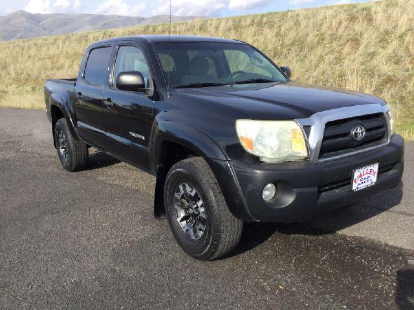 2006 Black Sand Pearl /Graphite Cloth Interior Toyota Tacoma Double Cab V6 4WD (5TELU42N06Z) with an 4.0L V6 DOHC 24V engine, 6-Speed Manual transmission, located at 1801 Main Street, Lewiston, 83501, (208) 743-9371, 46.417065, -117.004799 - Photo#12