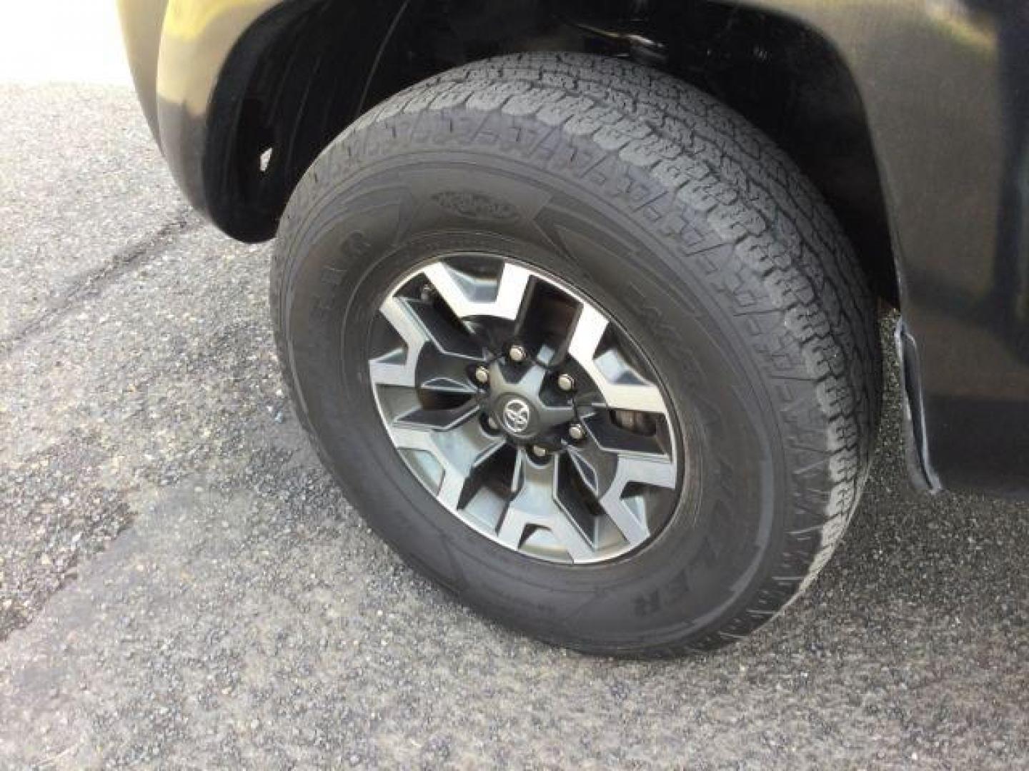 2006 Black Sand Pearl /Graphite Cloth Interior Toyota Tacoma Double Cab V6 4WD (5TELU42N06Z) with an 4.0L V6 DOHC 24V engine, 6-Speed Manual transmission, located at 1801 Main Street, Lewiston, 83501, (208) 743-9371, 46.417065, -117.004799 - Photo#15