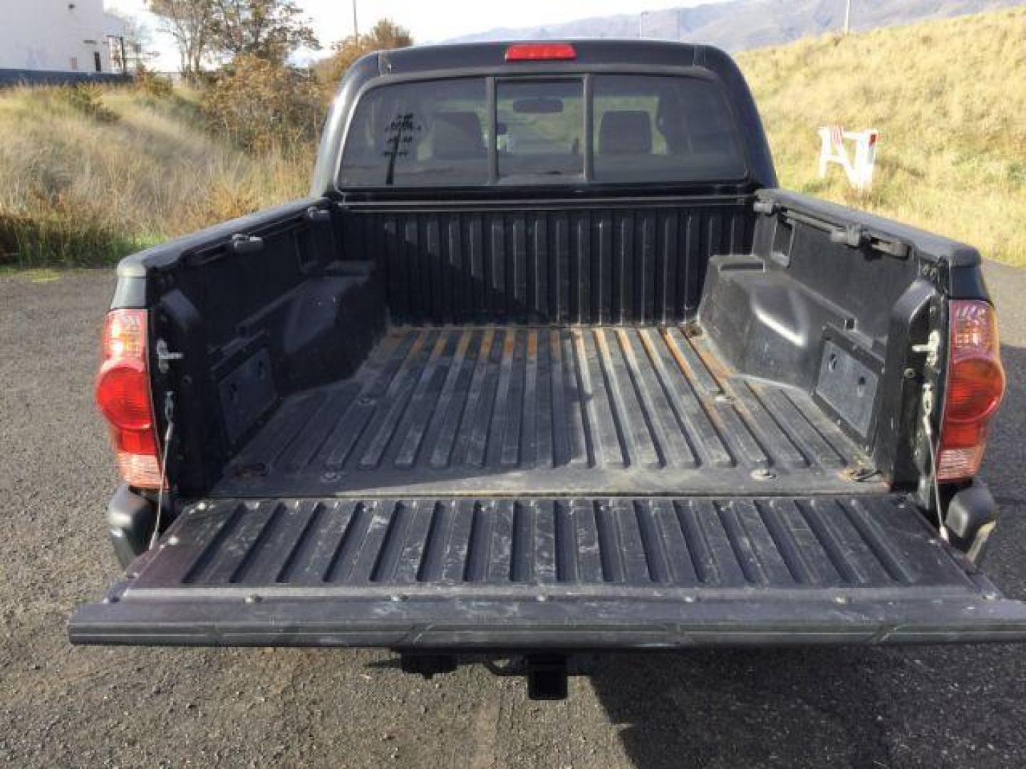 2006 Black Sand Pearl /Graphite Cloth Interior Toyota Tacoma Double Cab V6 4WD (5TELU42N06Z) with an 4.0L V6 DOHC 24V engine, 6-Speed Manual transmission, located at 1801 Main Street, Lewiston, 83501, (208) 743-9371, 46.417065, -117.004799 - Photo#18