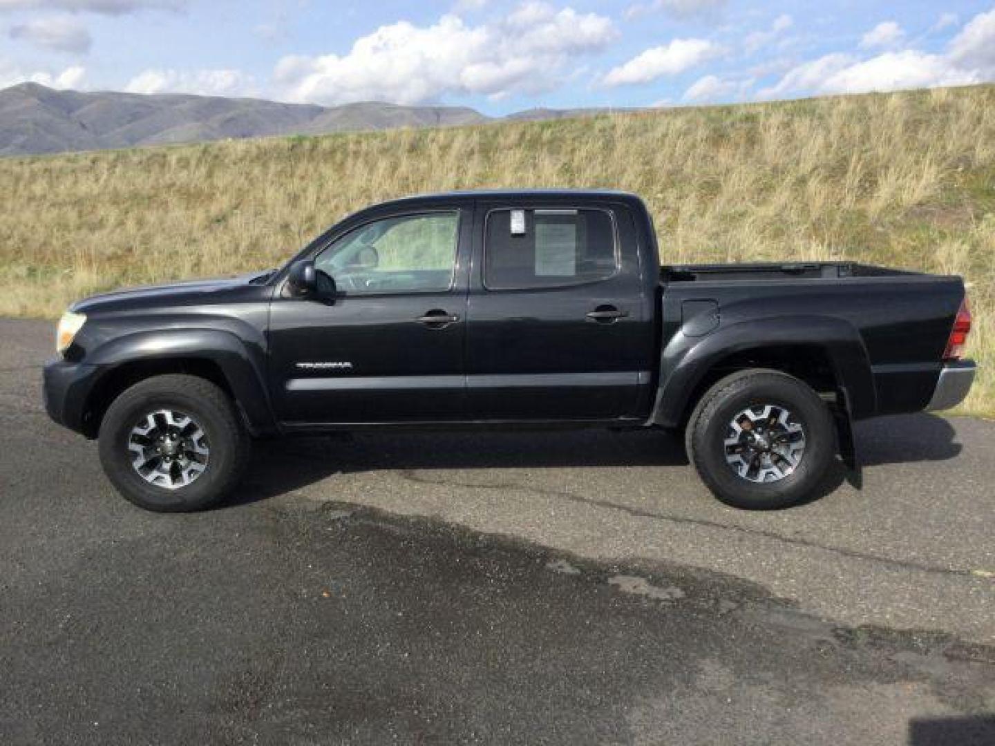 2006 Black Sand Pearl /Graphite Cloth Interior Toyota Tacoma Double Cab V6 4WD (5TELU42N06Z) with an 4.0L V6 DOHC 24V engine, 6-Speed Manual transmission, located at 1801 Main Street, Lewiston, 83501, (208) 743-9371, 46.417065, -117.004799 - Photo#1