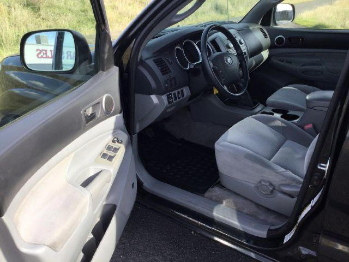 2006 Black Sand Pearl /Graphite Cloth Interior Toyota Tacoma Double Cab V6 4WD (5TELU42N06Z) with an 4.0L V6 DOHC 24V engine, 6-Speed Manual transmission, located at 1801 Main Street, Lewiston, 83501, (208) 743-9371, 46.417065, -117.004799 - Photo#3