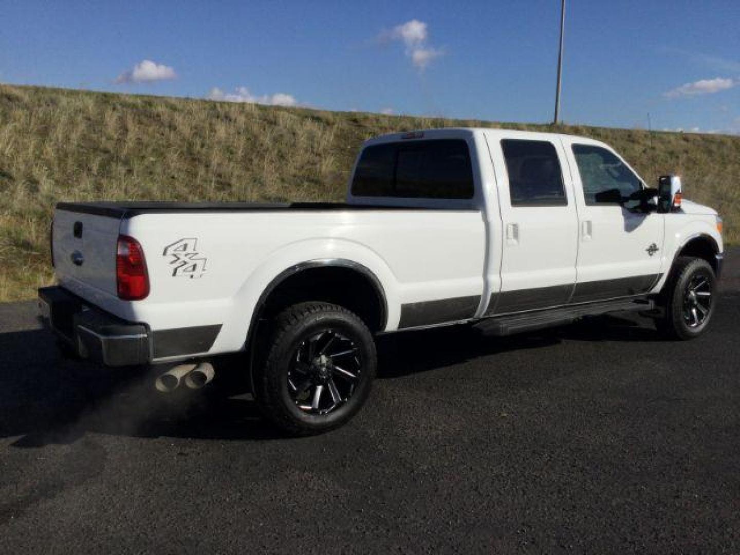 2016 WHITE /BLACK LEATHER Ford F-350 SD Lariat Crew Cab Long Bed 4WD (1FT8W3BT7GE) with an 6.7L V8 OHV 16V DIESEL engine, 6-Speed Automatic transmission, located at 1801 Main Street, Lewiston, 83501, (208) 743-9371, 46.417065, -117.004799 - Photo#14