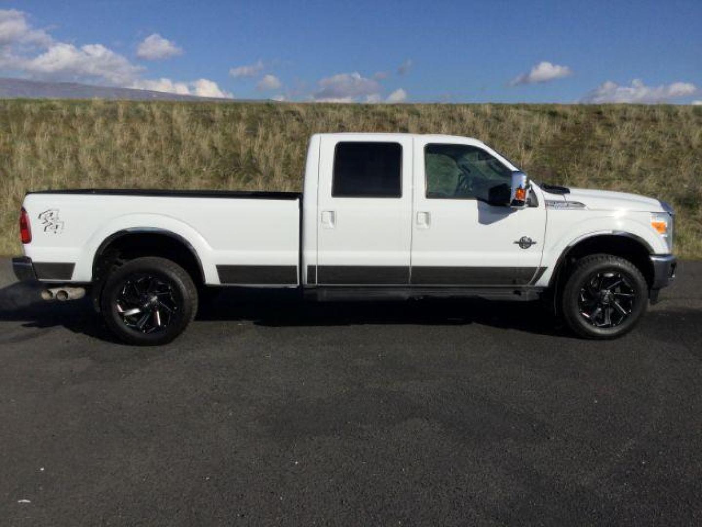 2016 WHITE /BLACK LEATHER Ford F-350 SD Lariat Crew Cab Long Bed 4WD (1FT8W3BT7GE) with an 6.7L V8 OHV 16V DIESEL engine, 6-Speed Automatic transmission, located at 1801 Main Street, Lewiston, 83501, (208) 743-9371, 46.417065, -117.004799 - Photo#15