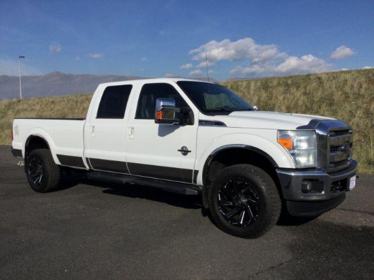 2016 WHITE /BLACK LEATHER Ford F-350 SD Lariat Crew Cab Long Bed 4WD (1FT8W3BT7GE) with an 6.7L V8 OHV 16V DIESEL engine, 6-Speed Automatic transmission, located at 1801 Main Street, Lewiston, 83501, (208) 743-9371, 46.417065, -117.004799 - Photo#16