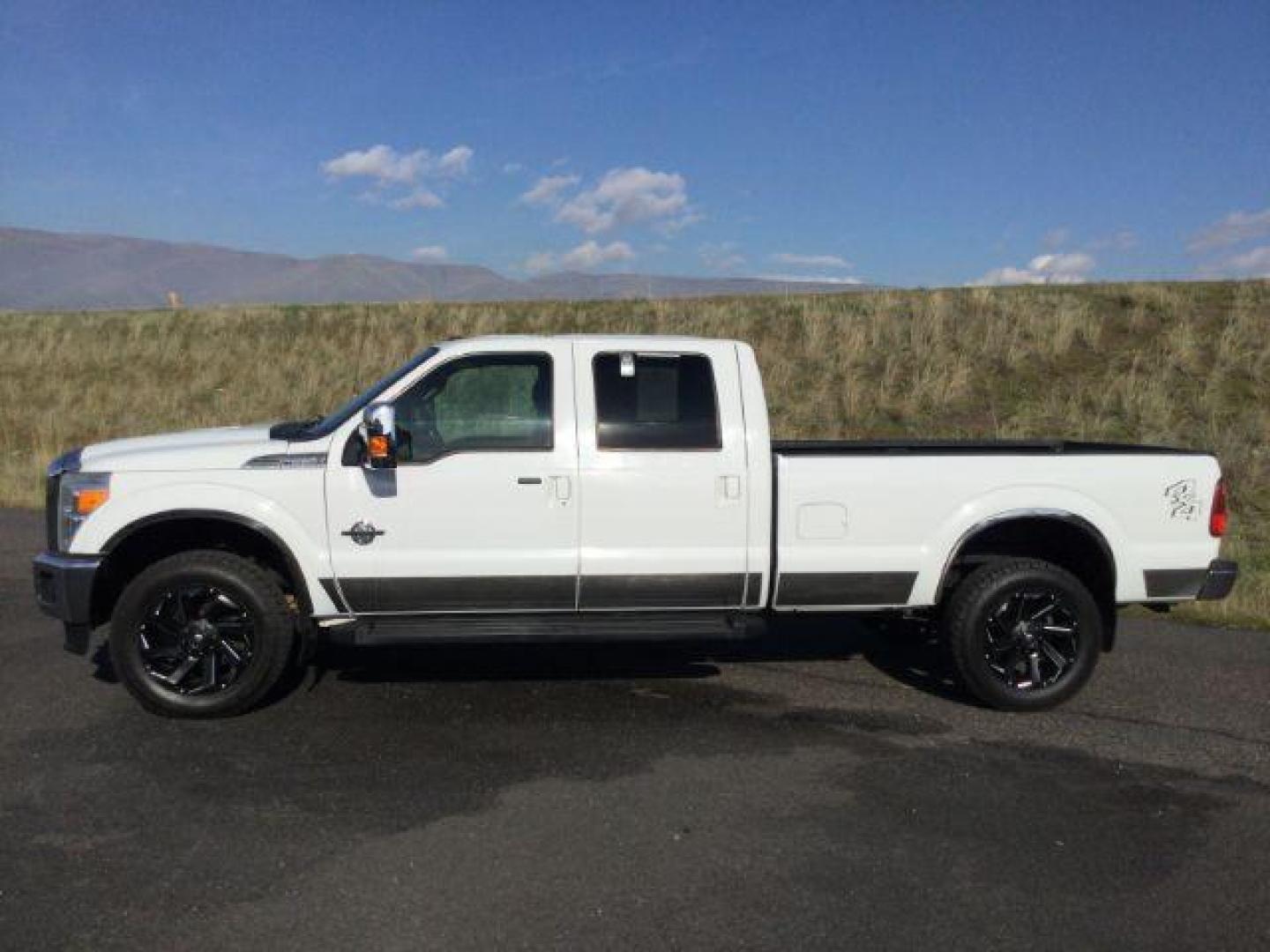 2016 WHITE /BLACK LEATHER Ford F-350 SD Lariat Crew Cab Long Bed 4WD (1FT8W3BT7GE) with an 6.7L V8 OHV 16V DIESEL engine, 6-Speed Automatic transmission, located at 1801 Main Street, Lewiston, 83501, (208) 743-9371, 46.417065, -117.004799 - Photo#1