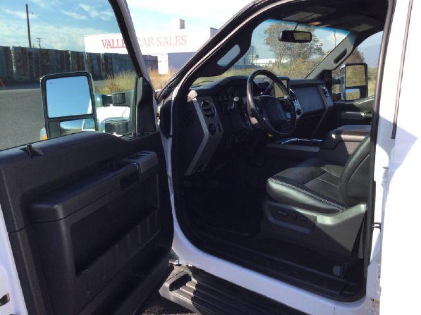 2016 WHITE /BLACK LEATHER Ford F-350 SD Lariat Crew Cab Long Bed 4WD (1FT8W3BT7GE) with an 6.7L V8 OHV 16V DIESEL engine, 6-Speed Automatic transmission, located at 1801 Main Street, Lewiston, 83501, (208) 743-9371, 46.417065, -117.004799 - Photo#3