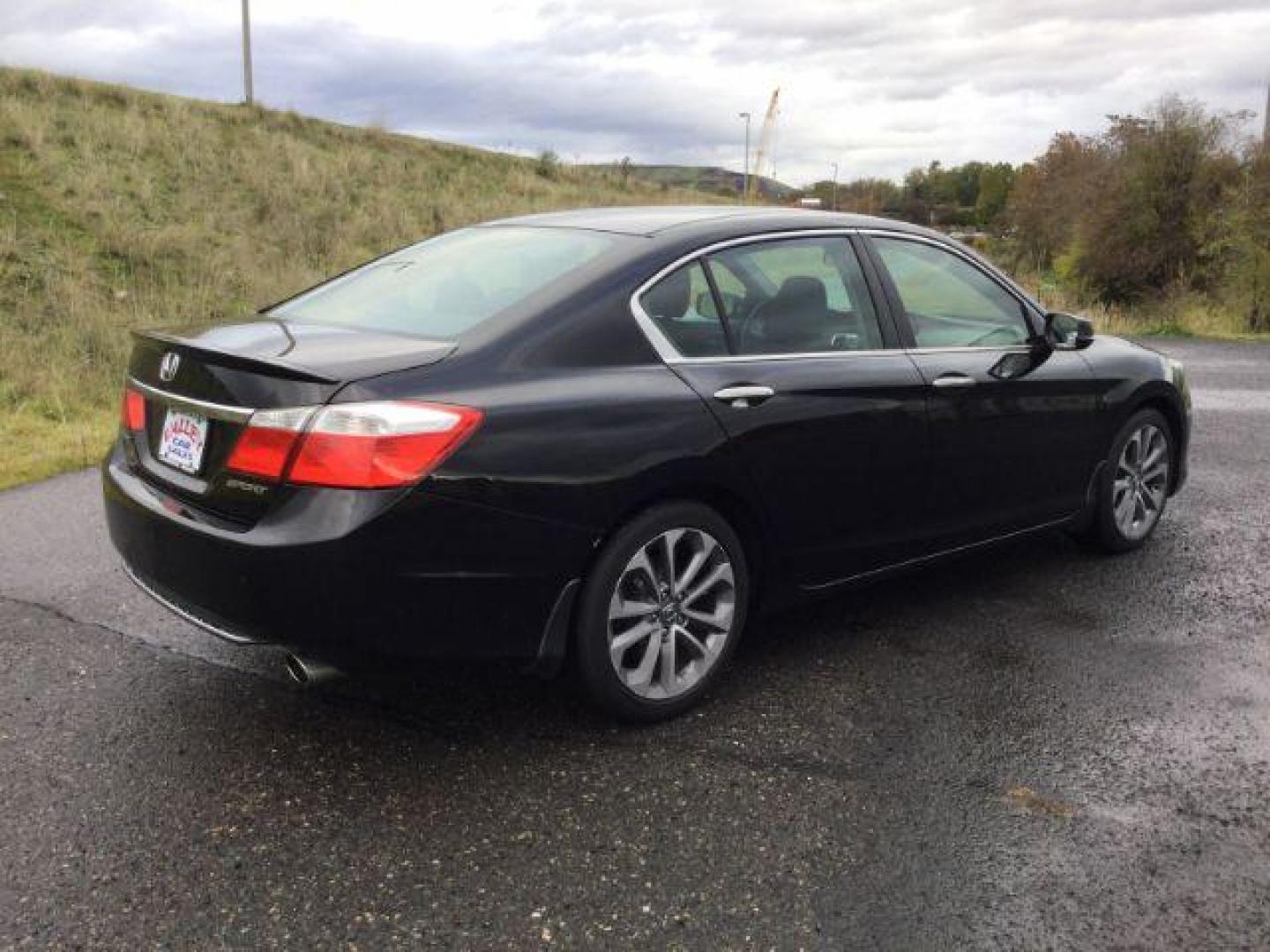 2013 Crystal Black Pearl /Black Cloth Interior Honda Accord Sport Sedan CVT (1HGCR2F53DA) with an 2.4L L4 DOHC 16V engine, Continuously Variable Transmission transmission, located at 1801 Main Street, Lewiston, 83501, (208) 743-9371, 46.417065, -117.004799 - Photo#14