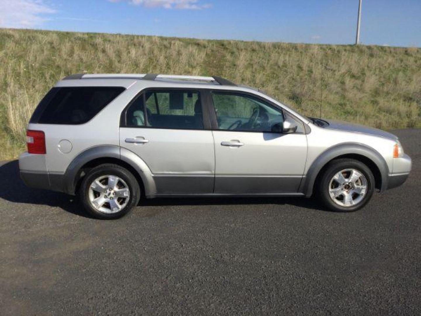 2006 Silver Metallic /Pebble Leather Interior Ford Freestyle SEL AWD (1FMDK05116G) with an 3.0L V6 DOHC 24V engine, Continuously Variable Transmission transmission, located at 1801 Main Street, Lewiston, 83501, (208) 743-9371, 46.417065, -117.004799 - Photo#16