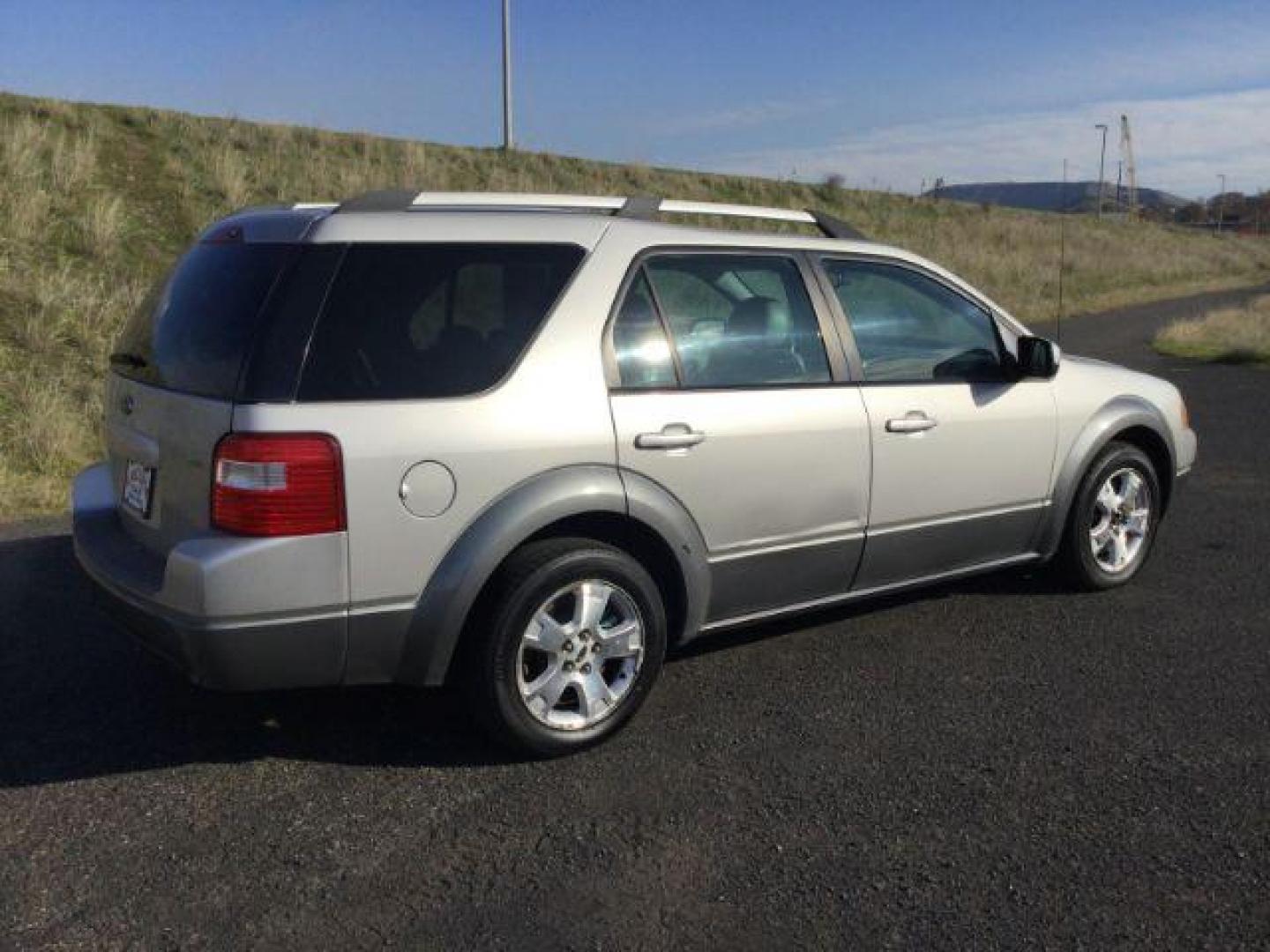 2006 Silver Metallic /Pebble Leather Interior Ford Freestyle SEL AWD (1FMDK05116G) with an 3.0L V6 DOHC 24V engine, Continuously Variable Transmission transmission, located at 1801 Main Street, Lewiston, 83501, (208) 743-9371, 46.417065, -117.004799 - Photo#17