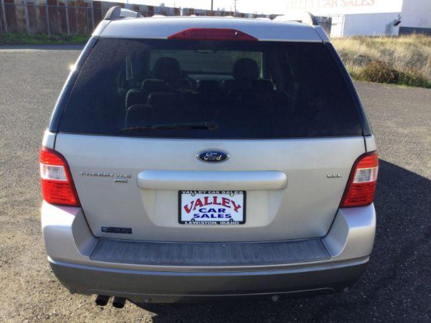 2006 Silver Metallic /Pebble Leather Interior Ford Freestyle SEL AWD (1FMDK05116G) with an 3.0L V6 DOHC 24V engine, Continuously Variable Transmission transmission, located at 1801 Main Street, Lewiston, 83501, (208) 743-9371, 46.417065, -117.004799 - Photo#6