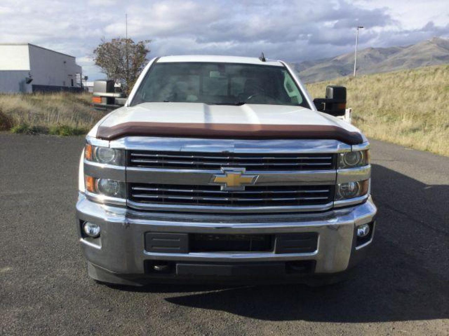 2017 Summit White /Jet Black, cloth Chevrolet Silverado 3500HD LT Crew Cab Long Box 4WD (1GC4KZEG9HF) with an 6.0L V8 OHV 16V FFV engine, 6-Speed Automatic transmission, located at 1801 Main Street, Lewiston, 83501, (208) 743-9371, 46.417065, -117.004799 - Photo#16