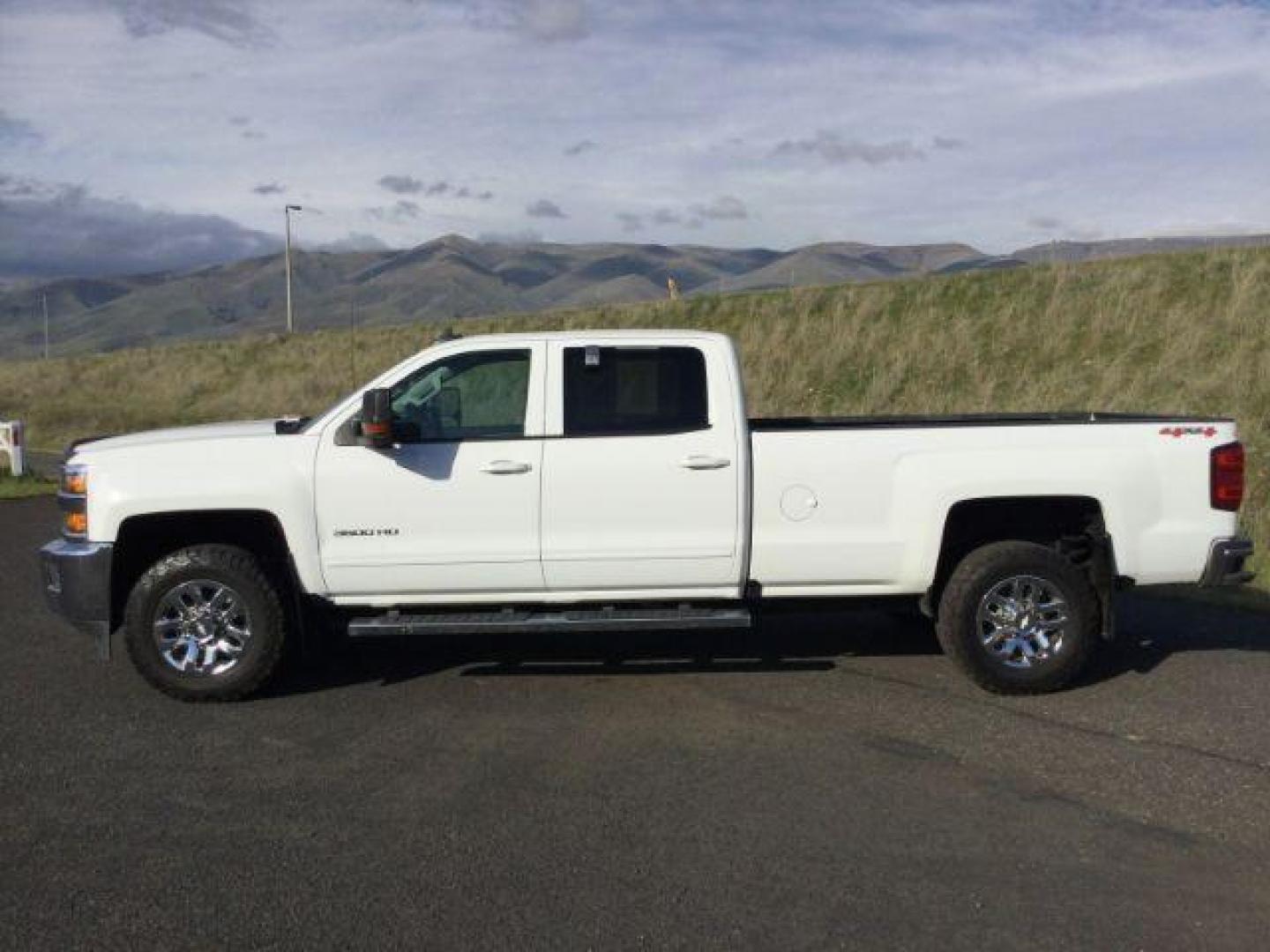 2017 Summit White /Jet Black, cloth Chevrolet Silverado 3500HD LT Crew Cab Long Box 4WD (1GC4KZEG9HF) with an 6.0L V8 OHV 16V FFV engine, 6-Speed Automatic transmission, located at 1801 Main Street, Lewiston, 83501, (208) 743-9371, 46.417065, -117.004799 - Photo#1