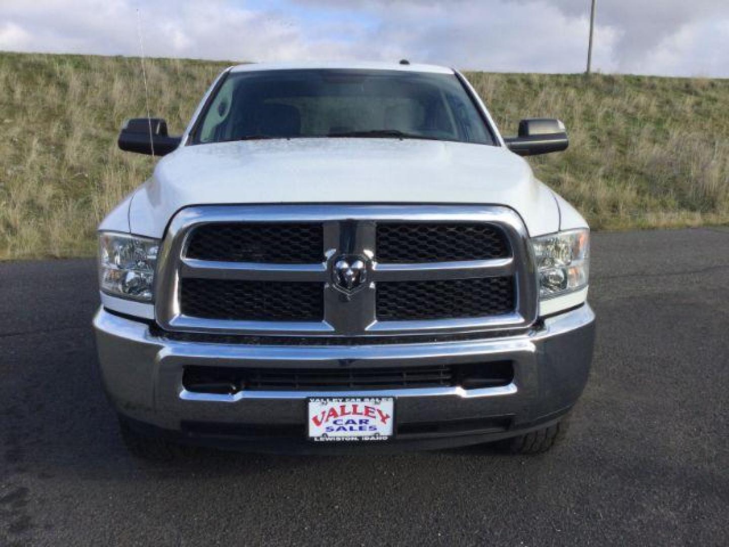 2017 Bright White Clear Coat /Black/Diesel Gray, cloth RAM 2500 Tradesman Crew Cab SWB 4WD (3C6UR5CJ3HG) with an 6.4L V8 engine, 6-Speed Automatic transmission, located at 1801 Main Street, Lewiston, 83501, (208) 743-9371, 46.417065, -117.004799 - Photo#9